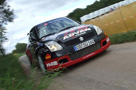 Der er kamp om hver eneste centimeter ved DM i rally – Martin Johansen gør hvad han kan for at matche de andre topkørere